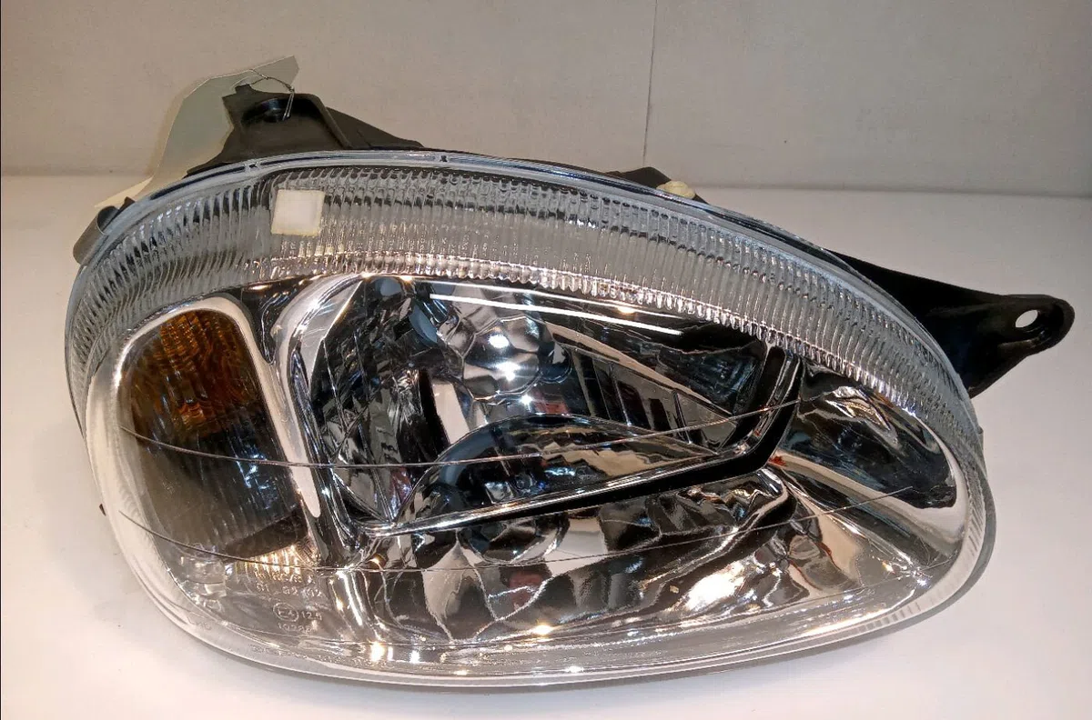 Phare droit Opel CORSA B (S93) 1.0 i 12v (f08, f68, m68) (1996-2000) occasion