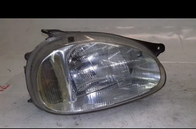 Phare droit Opel CORSA B (S93) 1.2 i 16v (f08, f68, m68) (1998-2000) 5 portes occasion