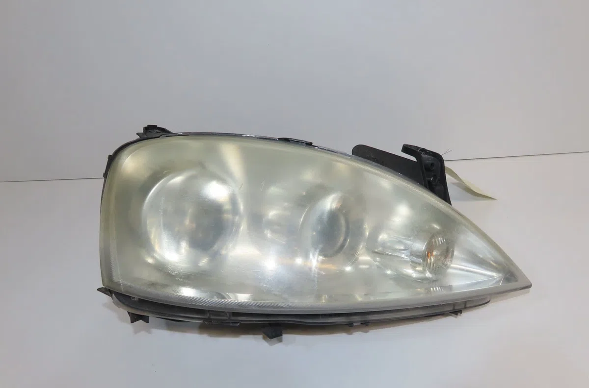 Phare droit Opel CORSA C (X01) 1.2 twinport (f08, f68) (2004-2009) occasion