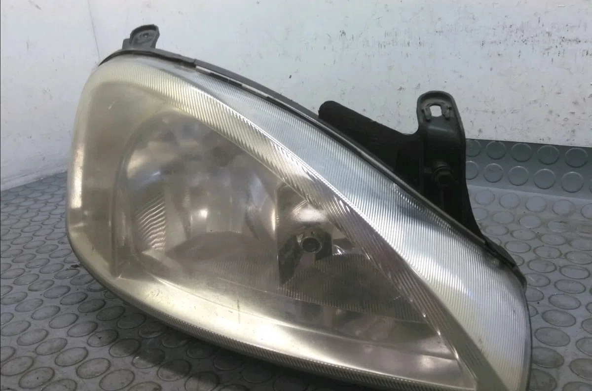 Phare droit Opel CORSA C (X01) 1.4 (f08, f68) (2000-2009) occasion