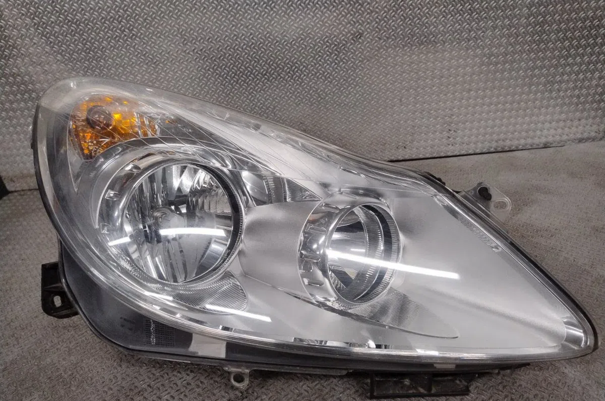Phare droit Opel CORSA D (S07) 1.2 (l08, l68) (2006-2014) 5 portes occasion