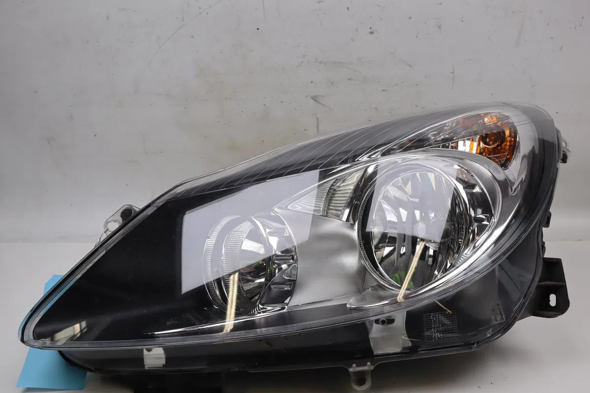 Phare droit Opel CORSA D (S07) 1.4 (l08, l68) (2006-2014) 3 portes occasion
