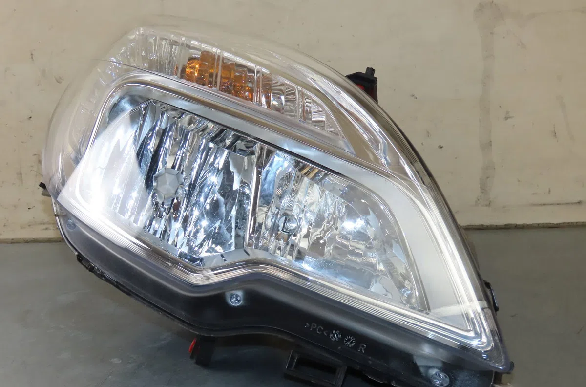 Phare droit Opel MERIVA B Monospace (S10) 1.7 cdti (75) (2010-2017) occasion