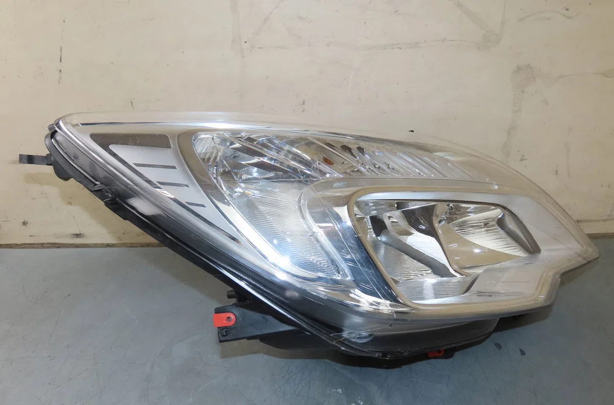 Phare droit Opel MERIVA B Monospace (S10) 1.7 cdti (75) (2010-2017) occasion