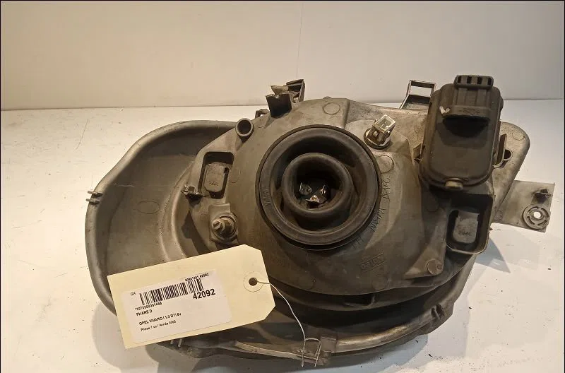 Phare droit Opel VIVARO A Fourgon (X83) 1.9 dti (f7) (2001-2014) occasion