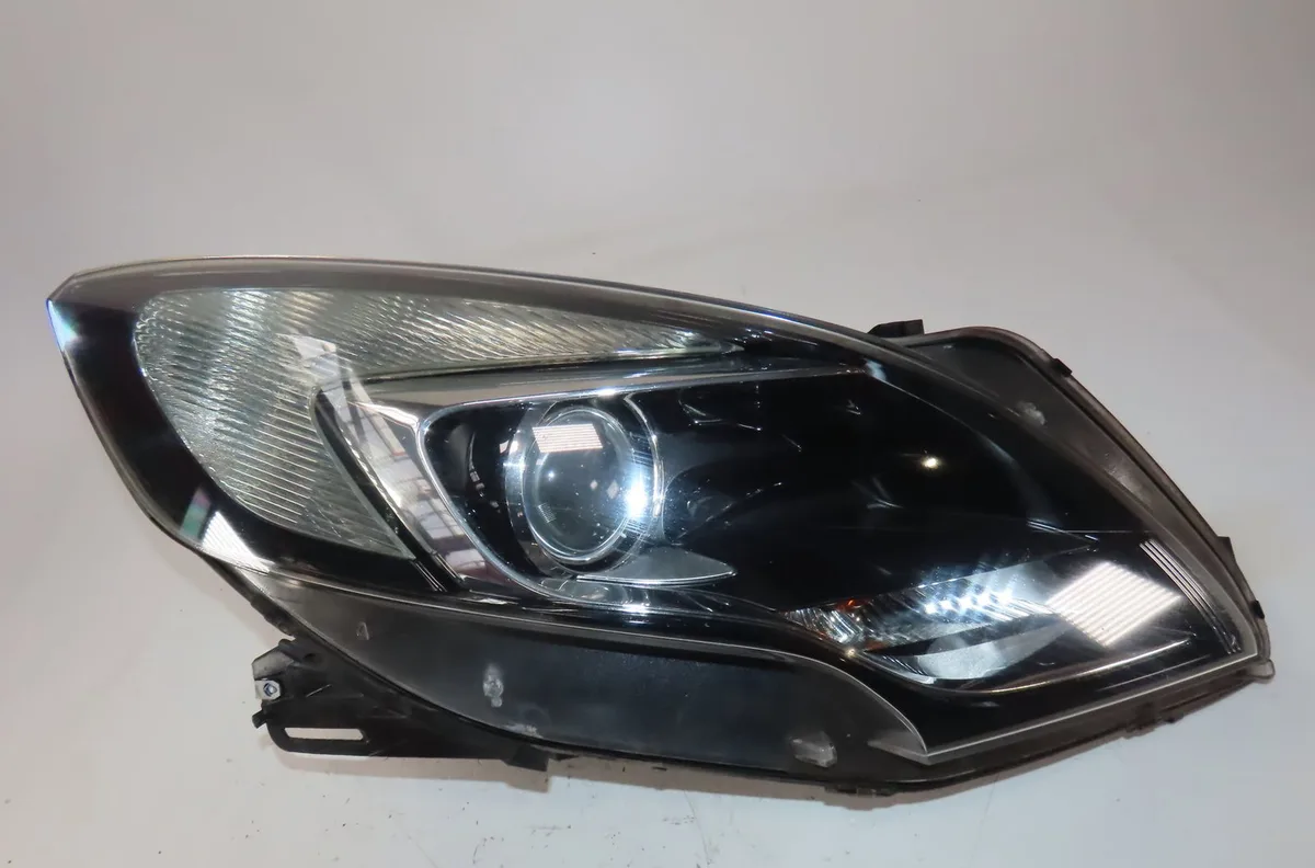 Phare droit Opel ZAFIRA TOURER C (P12) 2.0 cdti (75) (2011) occasion