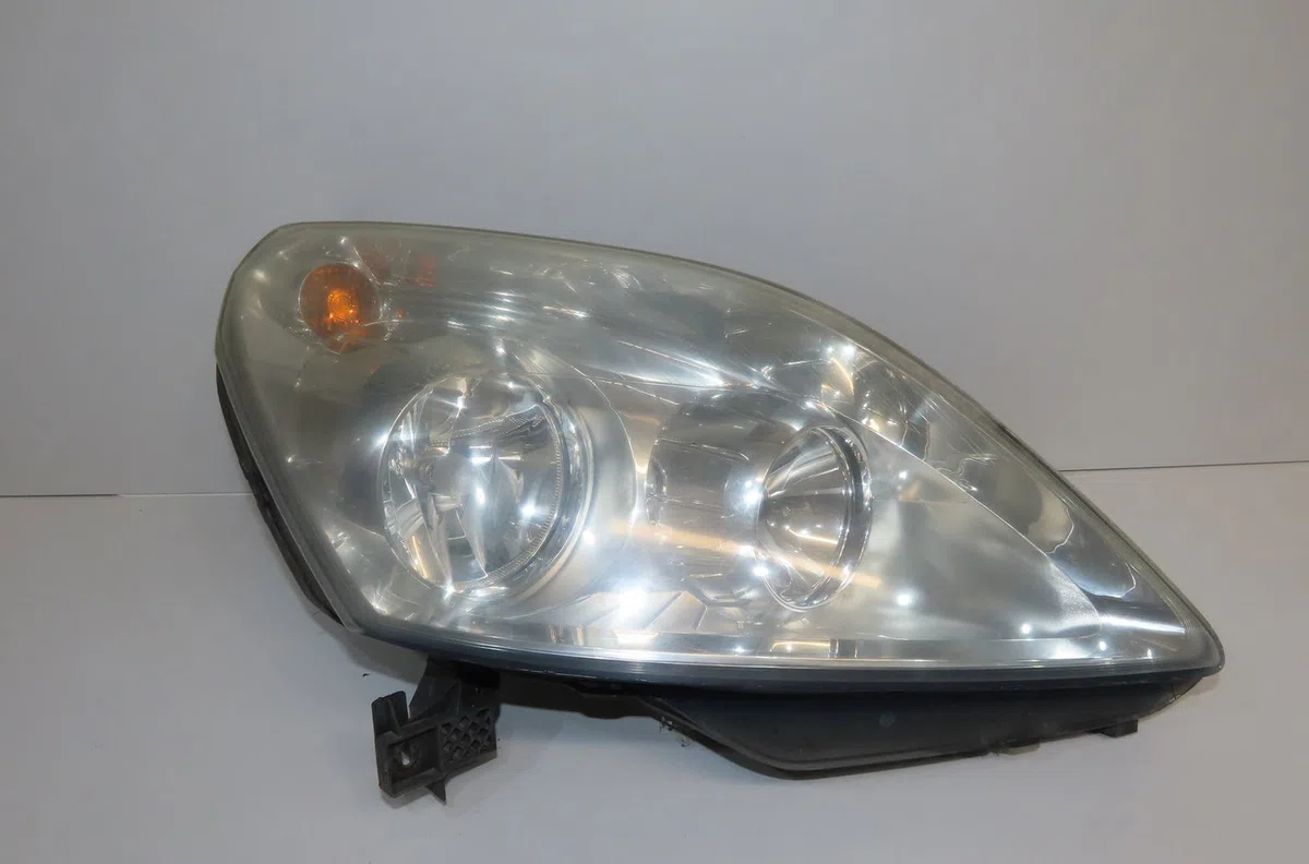 Phare droit Opel ZAFIRA - ZAFIRA FAMILY B (A05) 1.9 cdti (m75) (2005-2015) 5 portes occasion