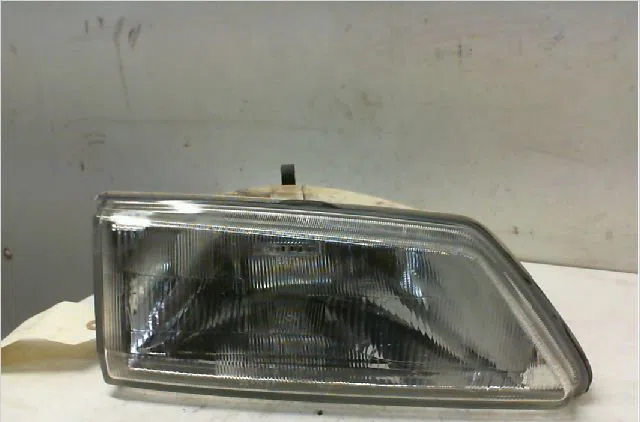 Phare droit PEUGEOT 106  1.1i occasion