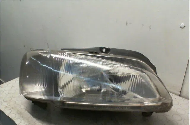 Phare droit Peugeot 106 II (1A_, 1C_) 1.0 i (1996-2001) occasion