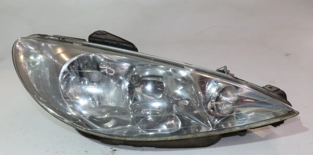 Phare droit Peugeot 206 3-5 portes (2A-C) 1.1 i (1998-2007) occasion