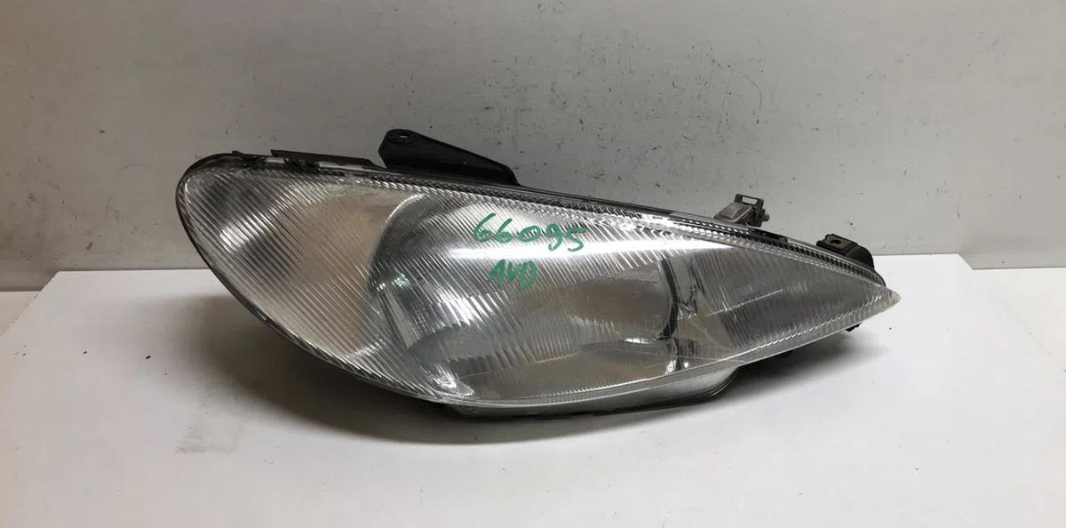 Phare droit Peugeot 206 3-5 portes (2A-C) 1.4 hdi eco 70 (2001-2009) 5 portes occasion
