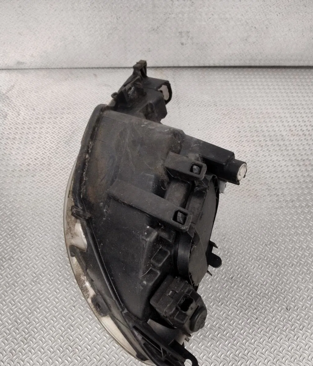Phare droit Peugeot 206 3-5 portes (2A-C) 1.4 i (1998-2012) 3 portes occasion