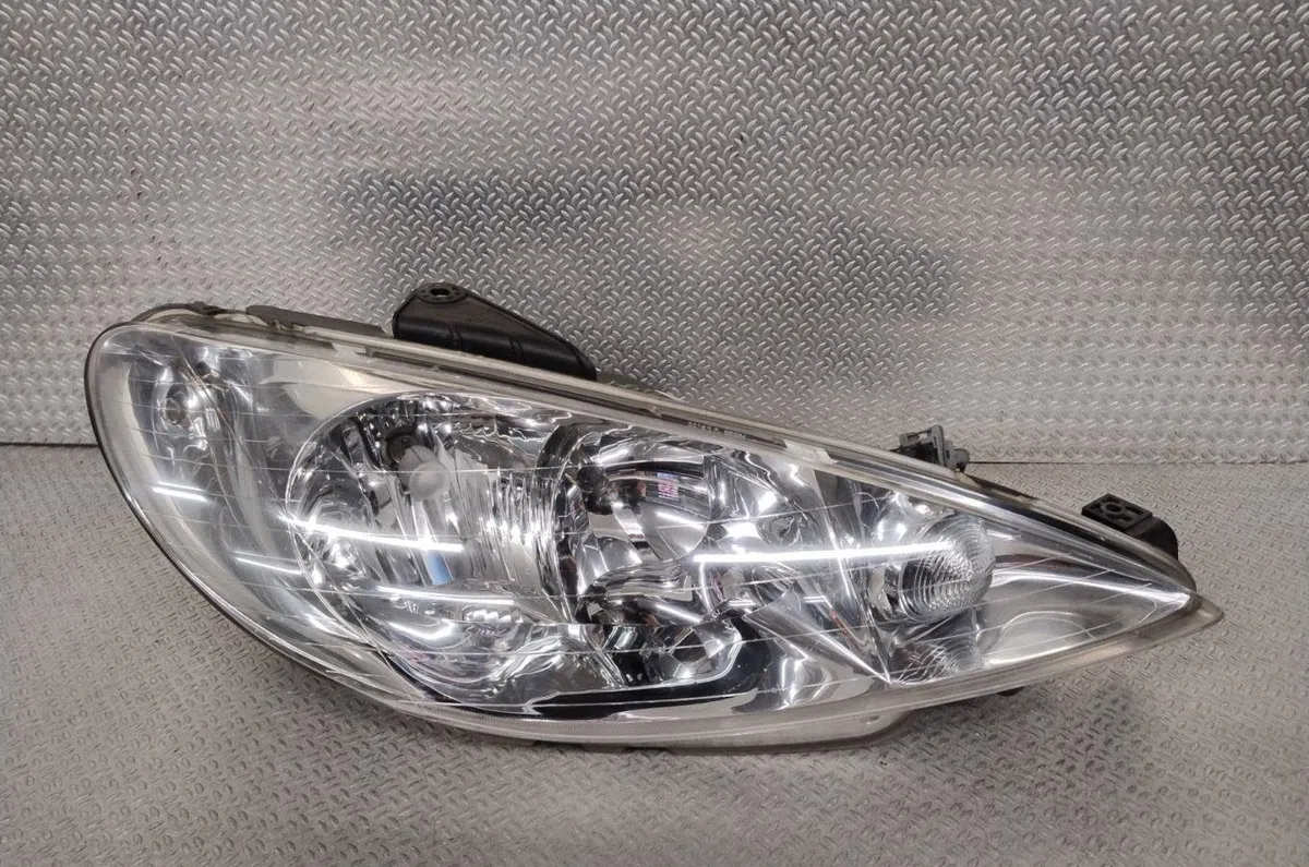 Phare droit Peugeot 206 3-5 portes (2A-C) 1.6 16v (2000-2009) 3 portes occasion