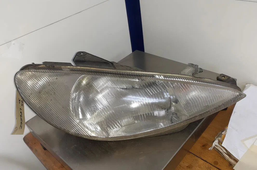 Phare droit Peugeot 206 3-5 portes (2A-C) 2.0 hdi 90 (1999-2009) 5 portes occasion