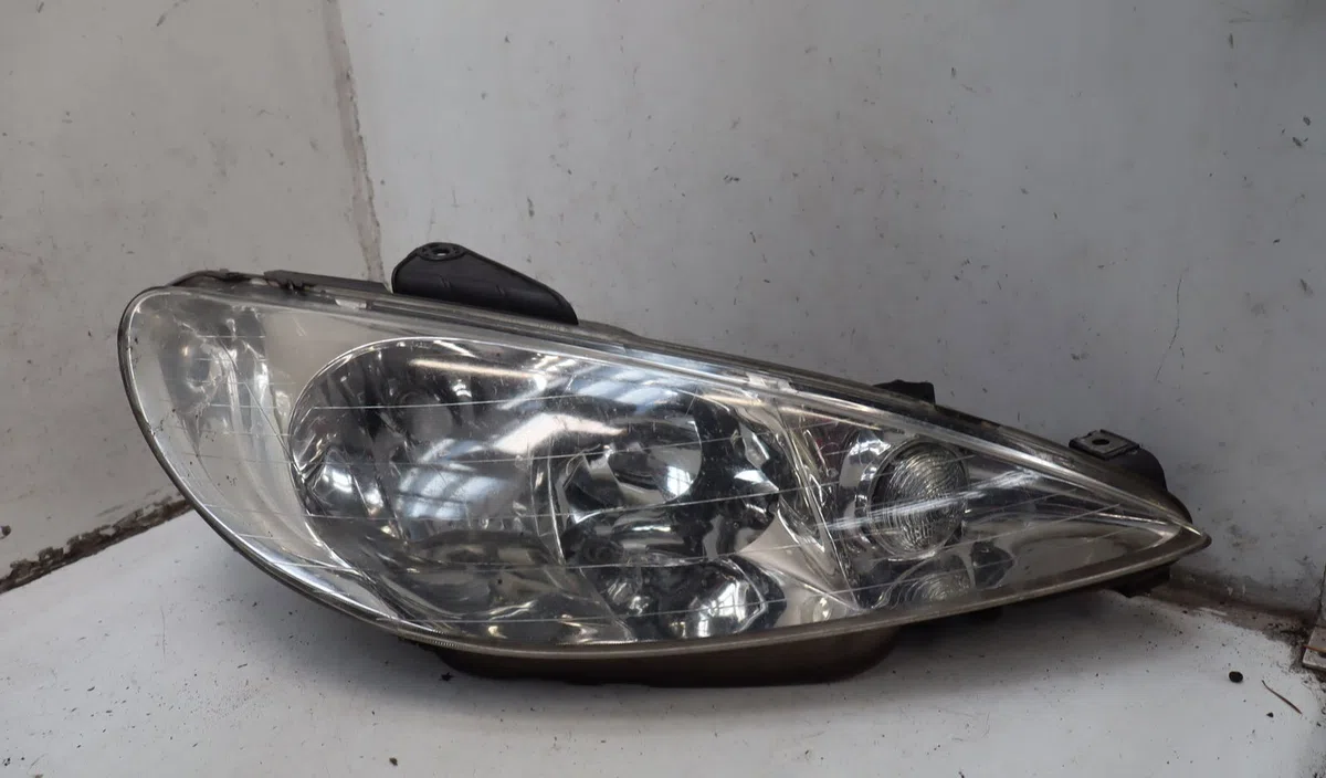 Phare droit Peugeot 206 SW (2E-K) 1.4 hdi (2002-2007) 5 portes occasion