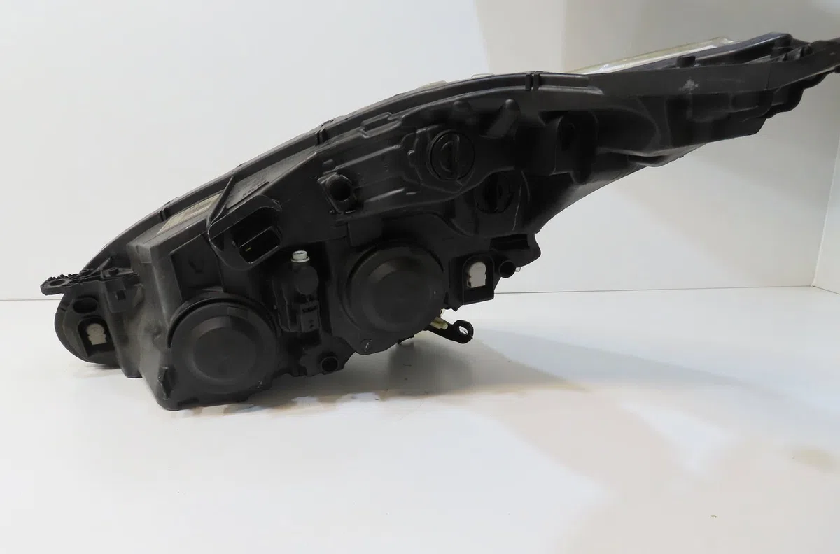 Phare droit Peugeot 208 I (CA_, CC_) 1.0 (2012) occasion
