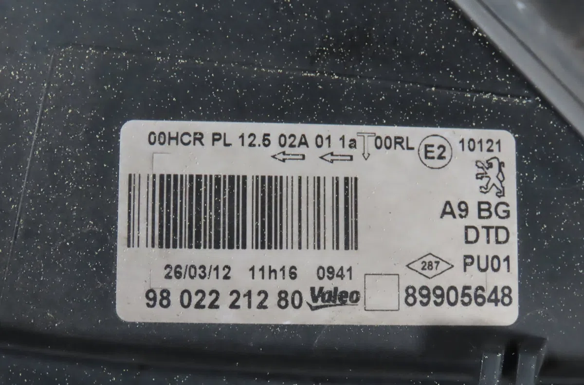 Phare droit Peugeot 208 I (CA_, CC_) 1.4 hdi (2012) 3 portes occasion