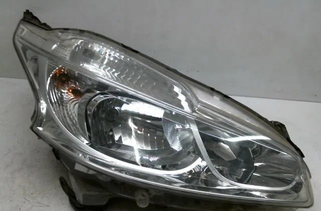 Phare droit Peugeot 208 I (CA_, CC_) 1.6 bluehdi 100 (2015) 5 portes occasion