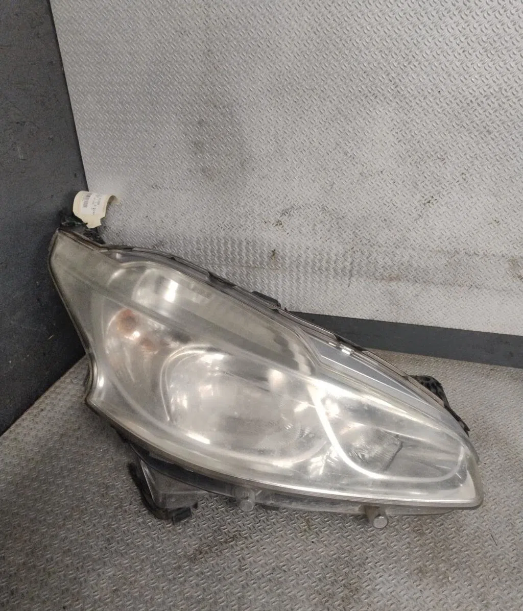 Phare droit Peugeot 208 I (CA_, CC_) 1.6 hdi (2012) 5 portes occasion