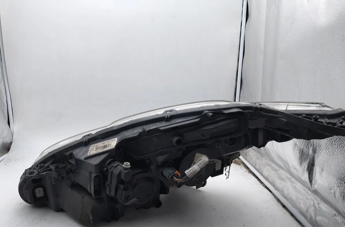 Phare droit PEUGEOT 208 I occasion