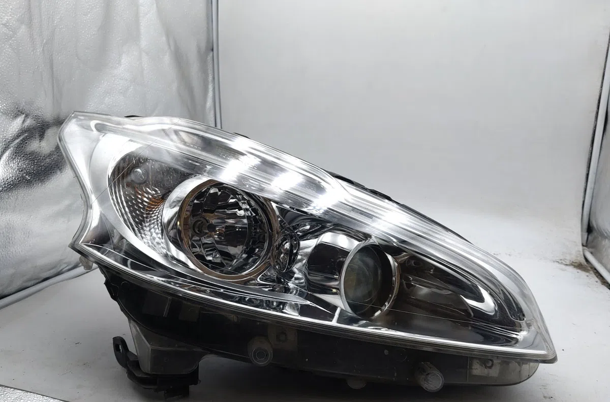 Phare droit PEUGEOT 208 I occasion