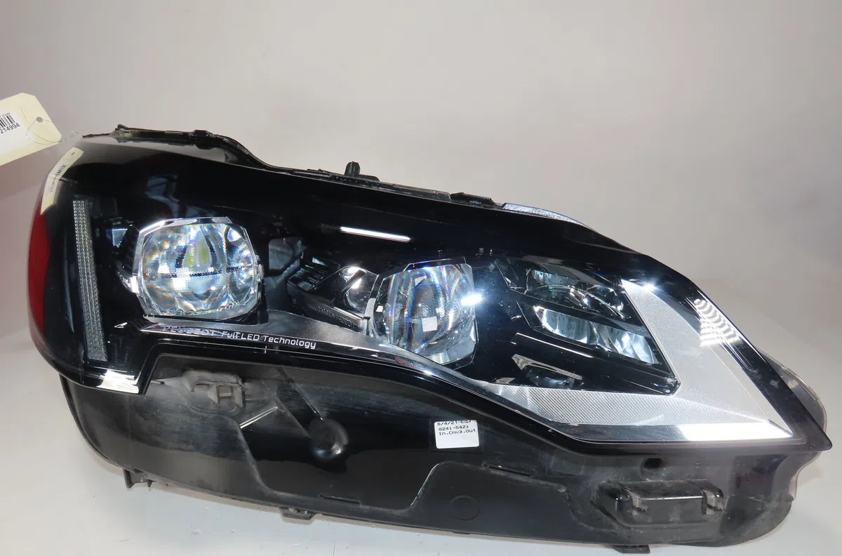 Phare droit Peugeot 3008 SUV (MC_, MR_, MJ_, M4_) Hybrid4 (m45gbu) (2019) occasion