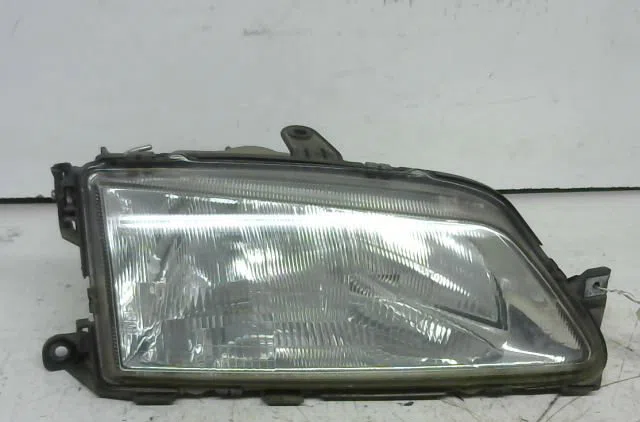 Phare droit Peugeot 306 3-5 portes (7A, 7C, N3, N5) 1.4 (1993-2001) 5 portes occasion
