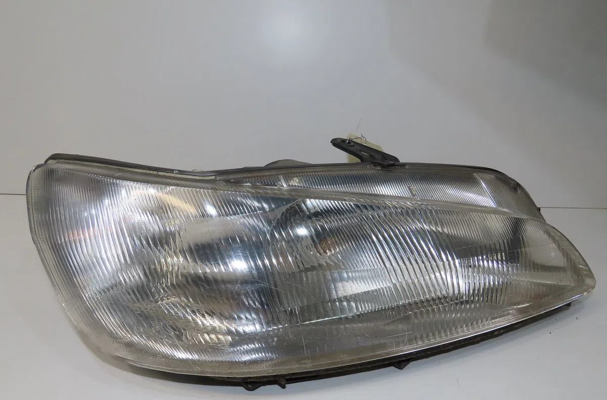 Phare droit Peugeot 306 3-5 portes (7A, 7C, N3, N5) 1.4 (1993-2001) 5 portes occasion