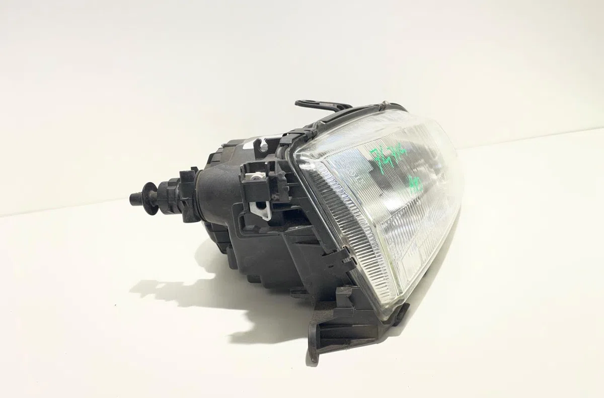 Phare droit Peugeot 306 3-5 portes (7A, 7C, N3, N5) 1.6 (1993-2000) occasion