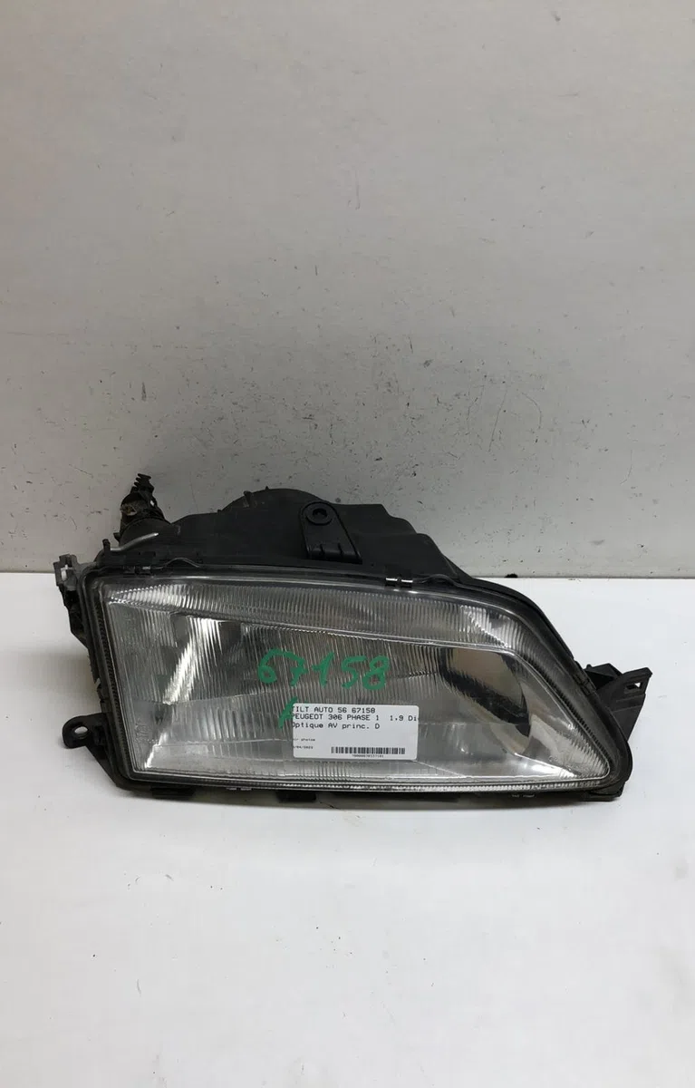 Phare droit Peugeot 306 3-5 portes (7A, 7C, N3, N5) 1.9 d (1994-2001) occasion