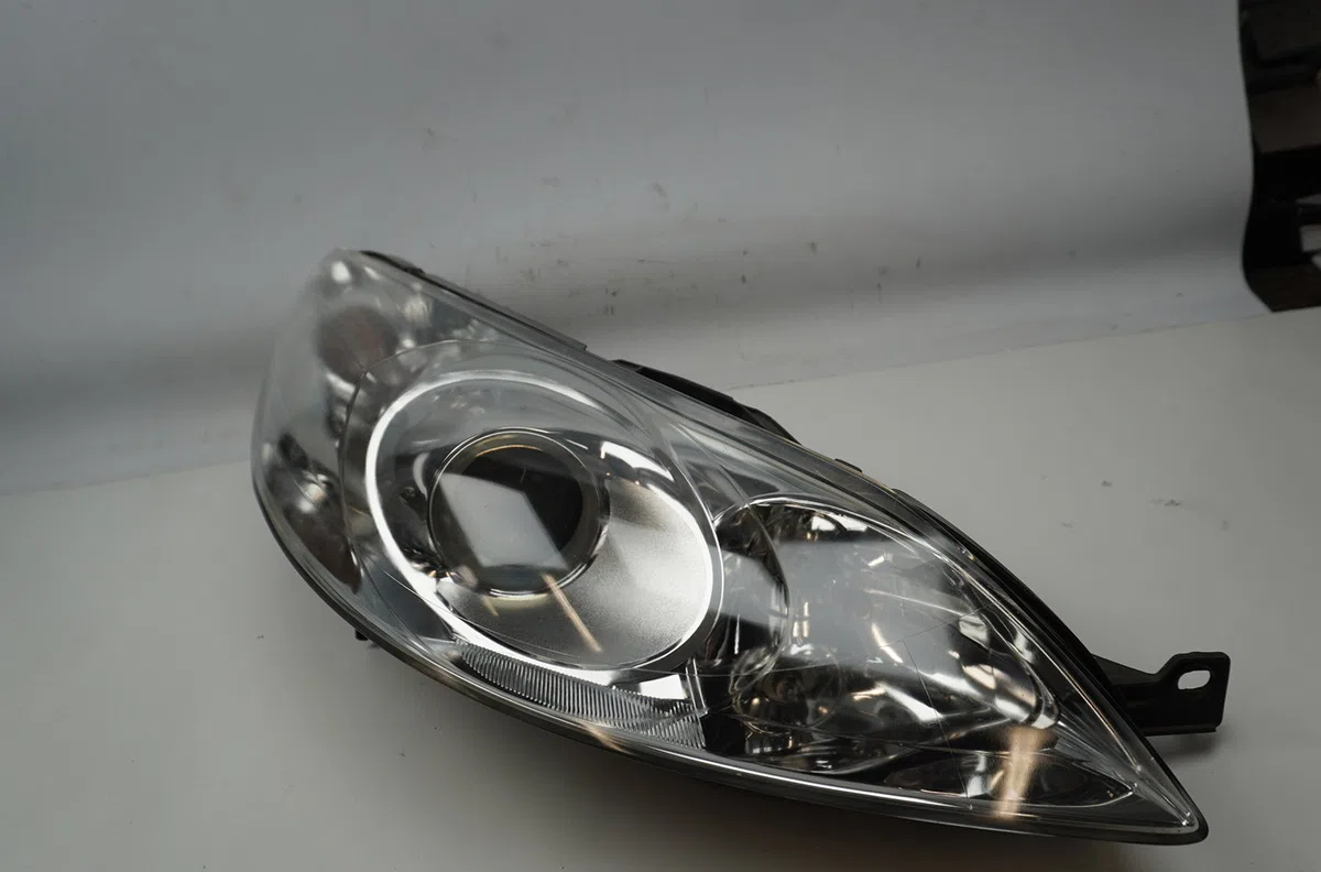 Phare droit Peugeot 407 (6D_) 2.0 hdi 135 (6drhrh, 6drhre, 6drhrg, 6drhrj) (2004-2010) 4 portes occasion