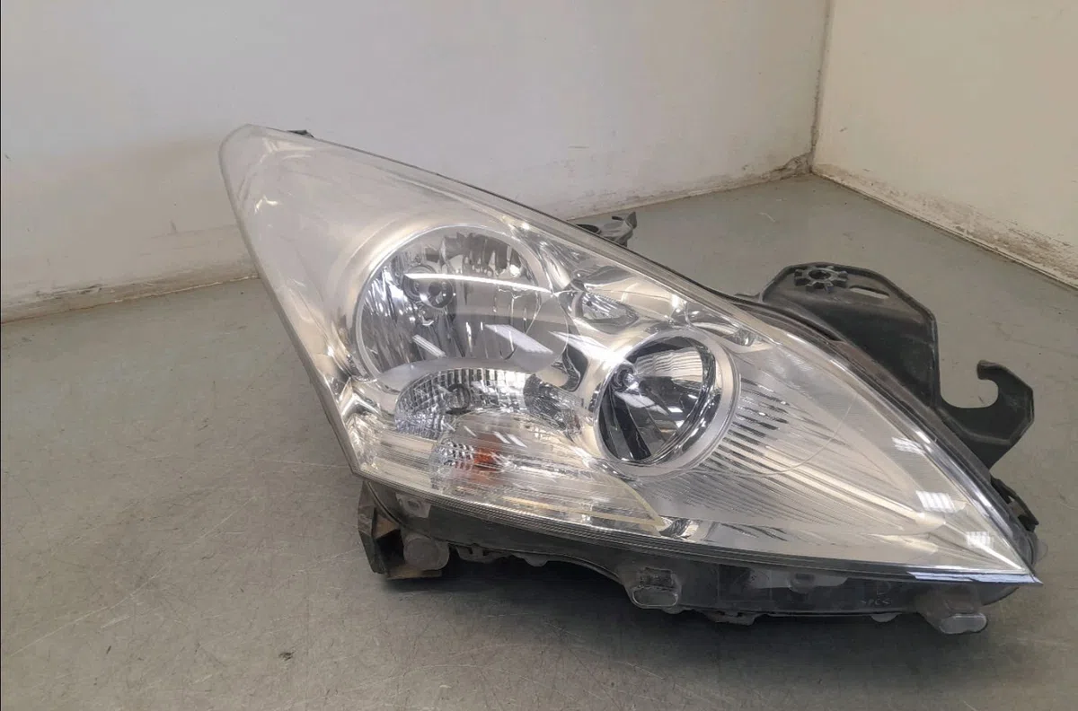 Phare droit Peugeot 5008 (0U_, 0E_) 1.6 hdi (2010-2017) 5 portes occasion
