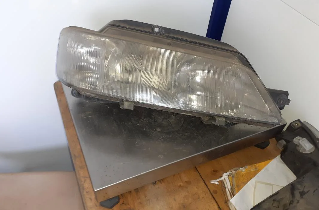 Phare droit Peugeot 605 (6B) 2.5 turbo diesel (1994-1999) occasion
