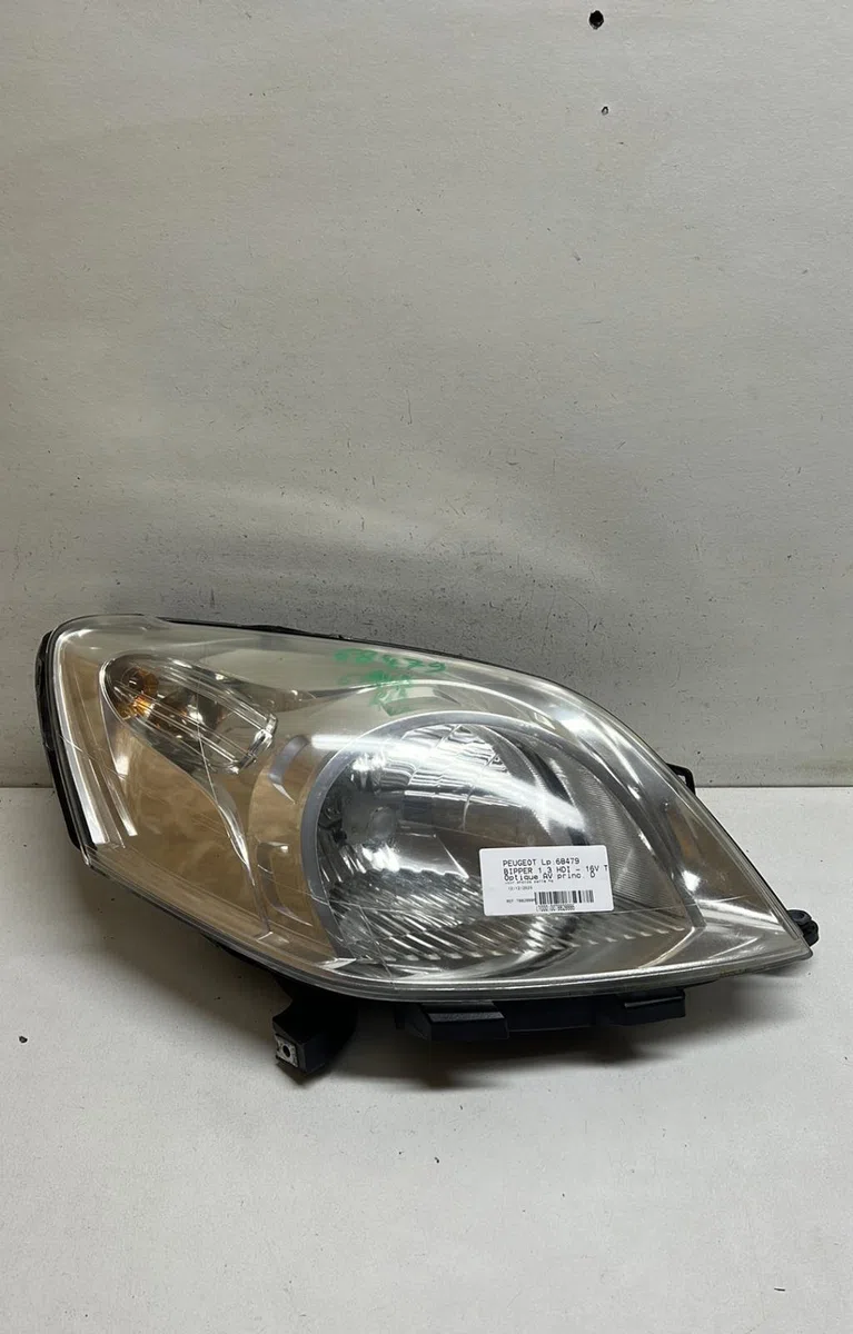 Phare droit Peugeot BIPPER (AA_) 1.3 hdi 75 (2010) 3 portes occasion