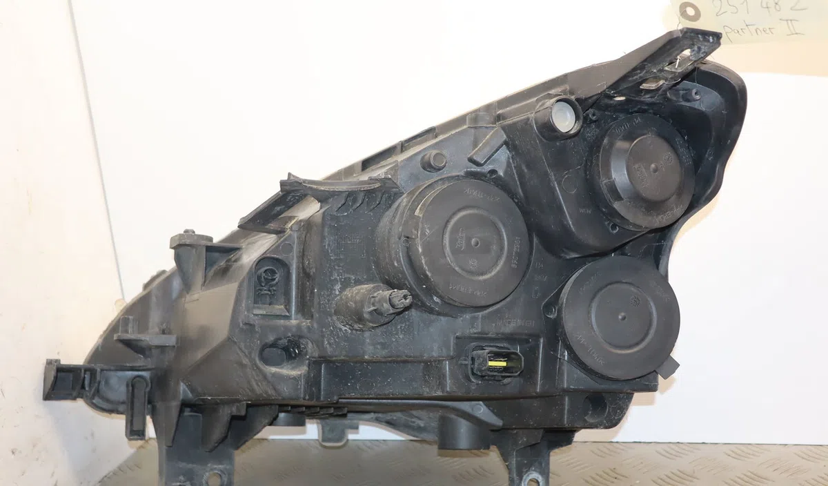 Phare droit Peugeot PARTNER Camionnette-Monospace 1.6 hdi (2008) 4 portes occasion