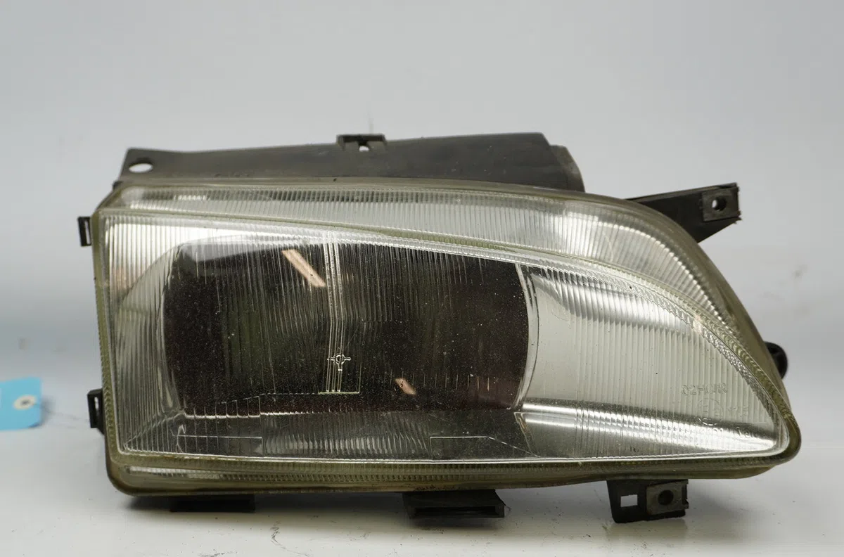 Phare droit Peugeot PARTNER Camionnette-Monospace (5_, G_) 1.9 d (1996-2002) 3 portes occasion