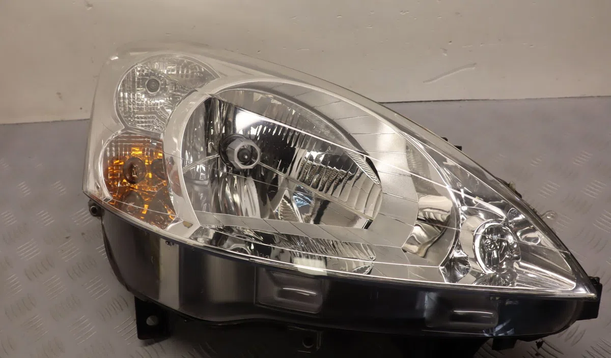Phare droit Peugeot PARTNER Monospace (5_, G_) 1.6 hdi 90 (2005-2015) occasion