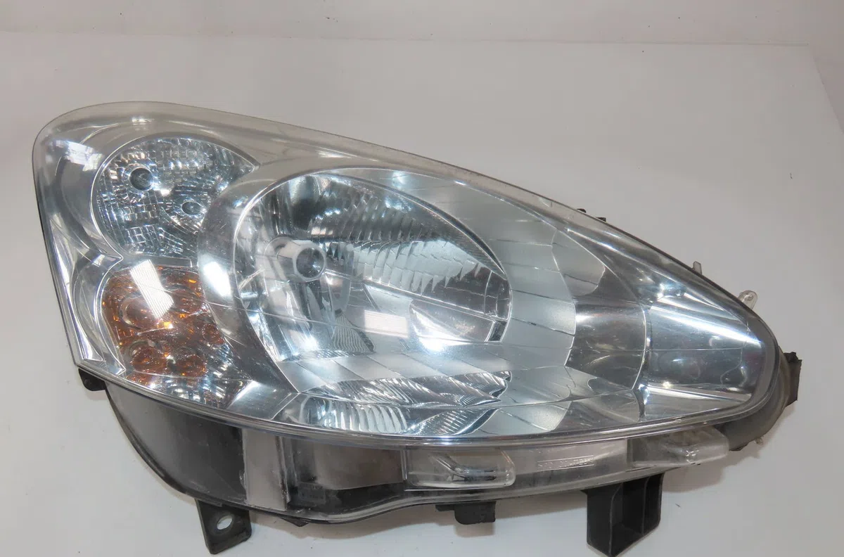 Phare droit Peugeot PARTNER TEPEE 1.6 hdi 90 (2010) occasion