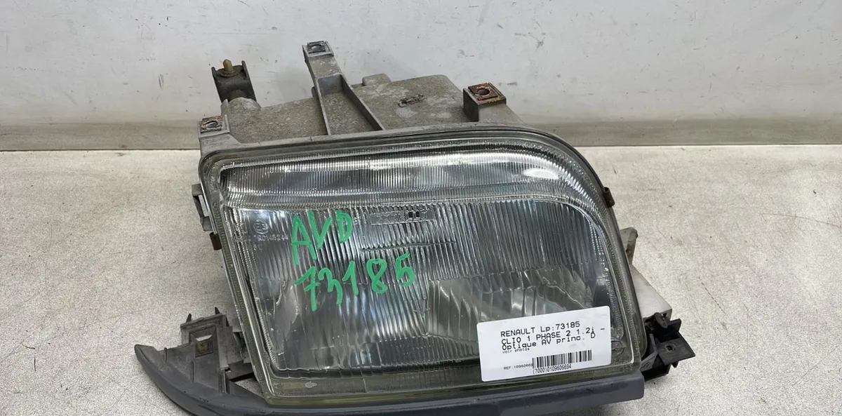 Phare droit Renault CLIO I (B-C57_, 5-357_) 1.2 (b-c-s57a, b-c57s, 5-357f, 5-357j, 5-357l, 5-357r) (1990-1998) 5 portes