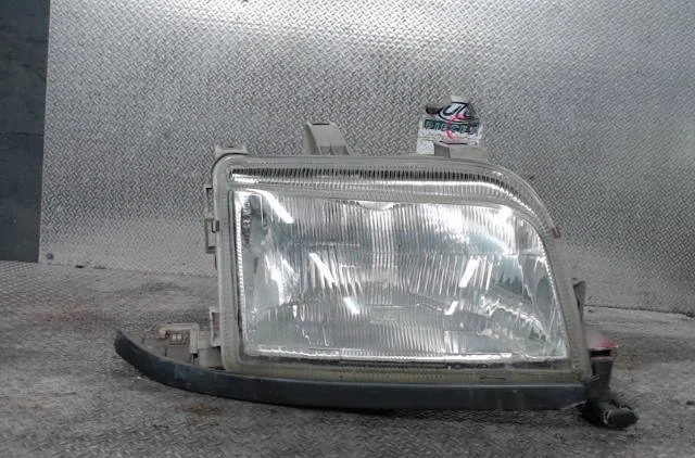 Phare droit Renault CLIO I (B-C57_, 5-357_) 1.2 (b-c-s57a, b-c57s, 5-357f, 5-357j, 5-357l, 5-357r) (1990-1998) 5 portes 