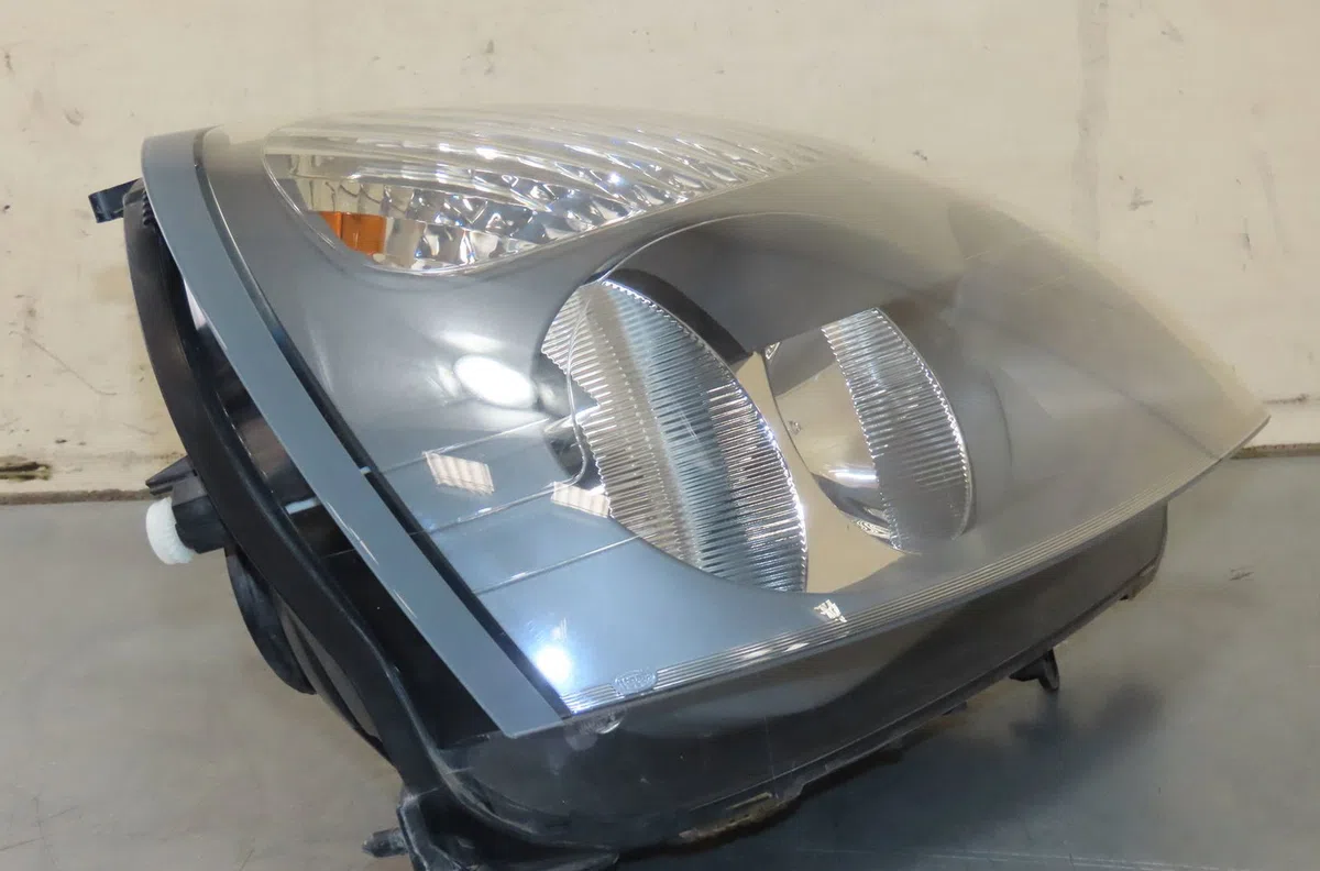 Phare droit Renault CLIO II (BB_, CB_) 1.5 dci (b-cb3m) (2005-2010) 3 portes occasion