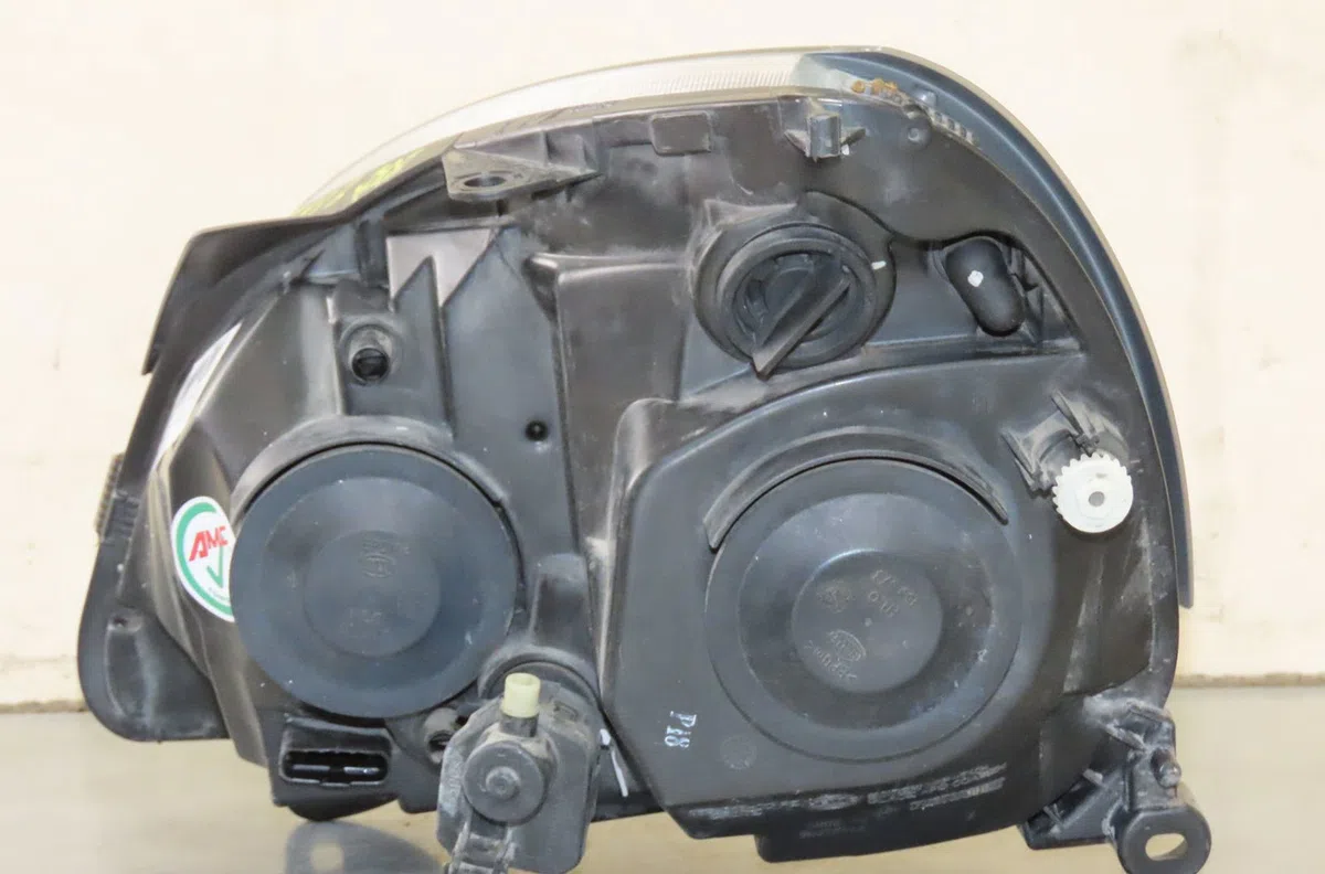 Phare droit Renault CLIO II (BB_, CB_) 1.5 dci (b-cb3m) (2005-2010) 3 portes occasion