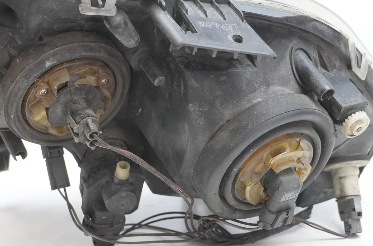 Phare droit Renault CLIO II (BB_, CB_) 1.9 dti (b-cb0u) (1999-2005) occasion