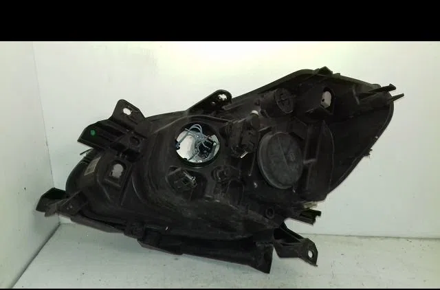 Phare droit Renault CLIO III (BR0-1, CR0-1) 1.2 16v (br02, br0j, br11, cr02, cr0j, cr11) (2005-2014) 5 portes occasion