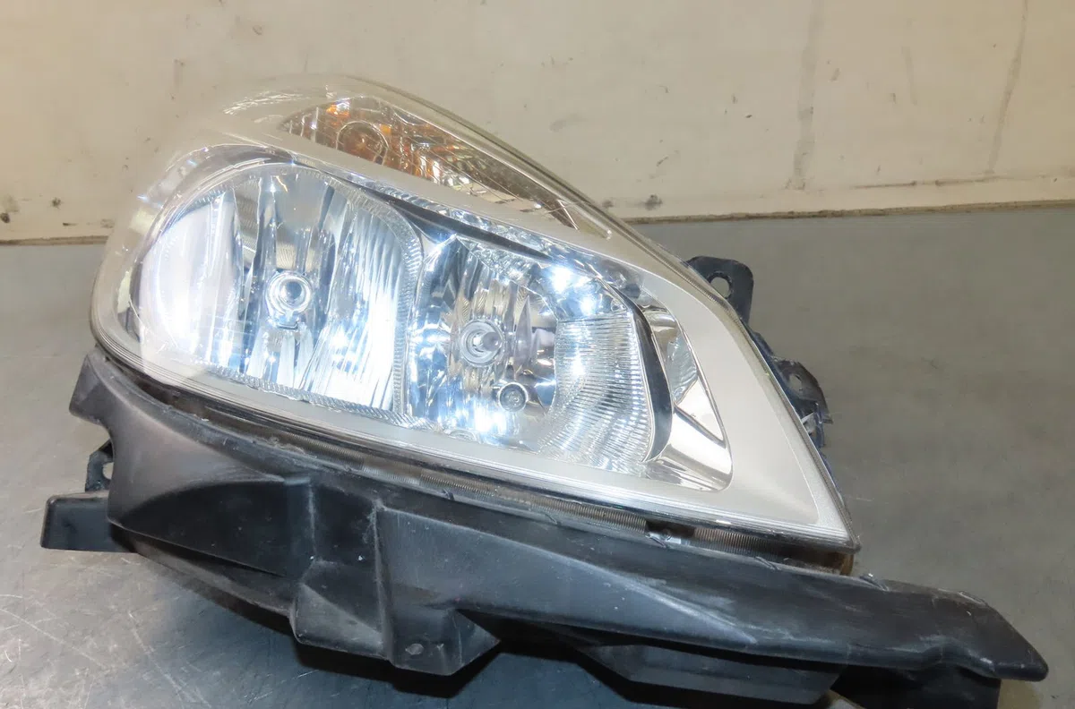 Phare droit Renault CLIO III (BR0-1, CR0-1) 1.5 dci (br17, cr17) (2005-2012) 5 portes occasion