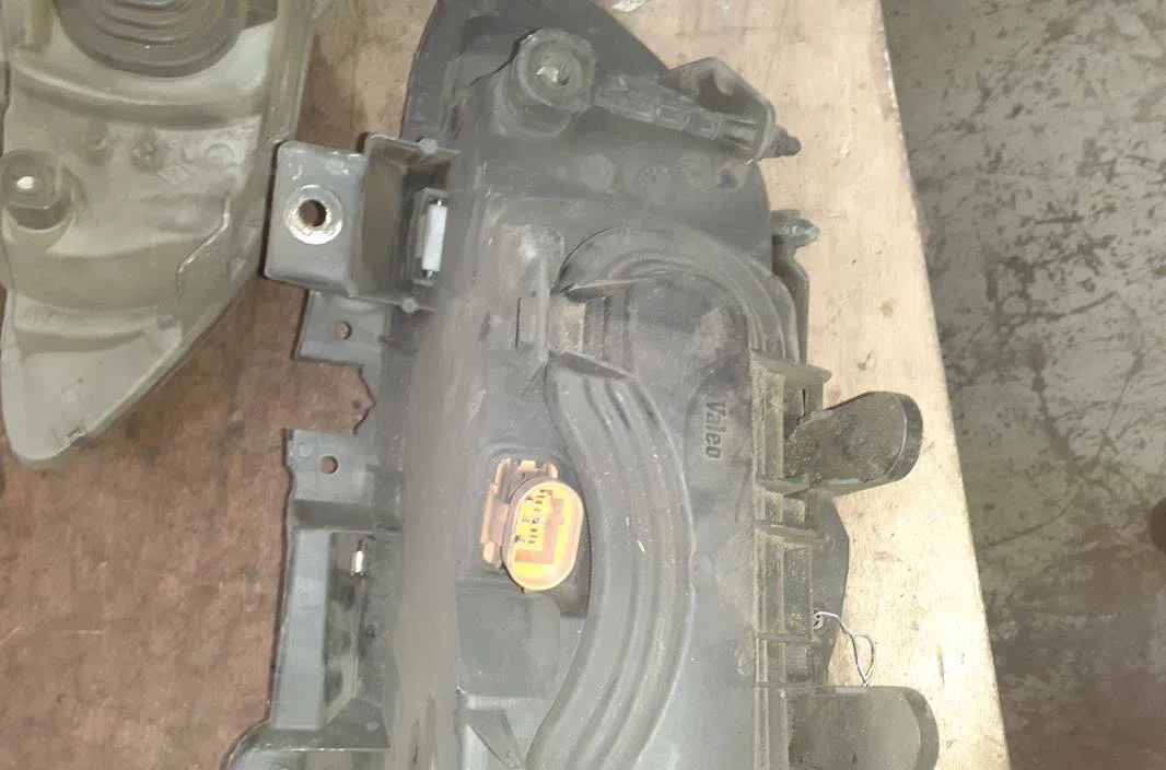 Phare droit Renault ESPACE III (JE0_) 2.2 12v td (je0e, je0h, je0p) (1996-2000) occasion