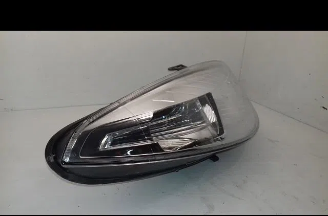 Phare droit Renault FLUENCE (L3_) 1.5 dci (l30a) (2010) occasion