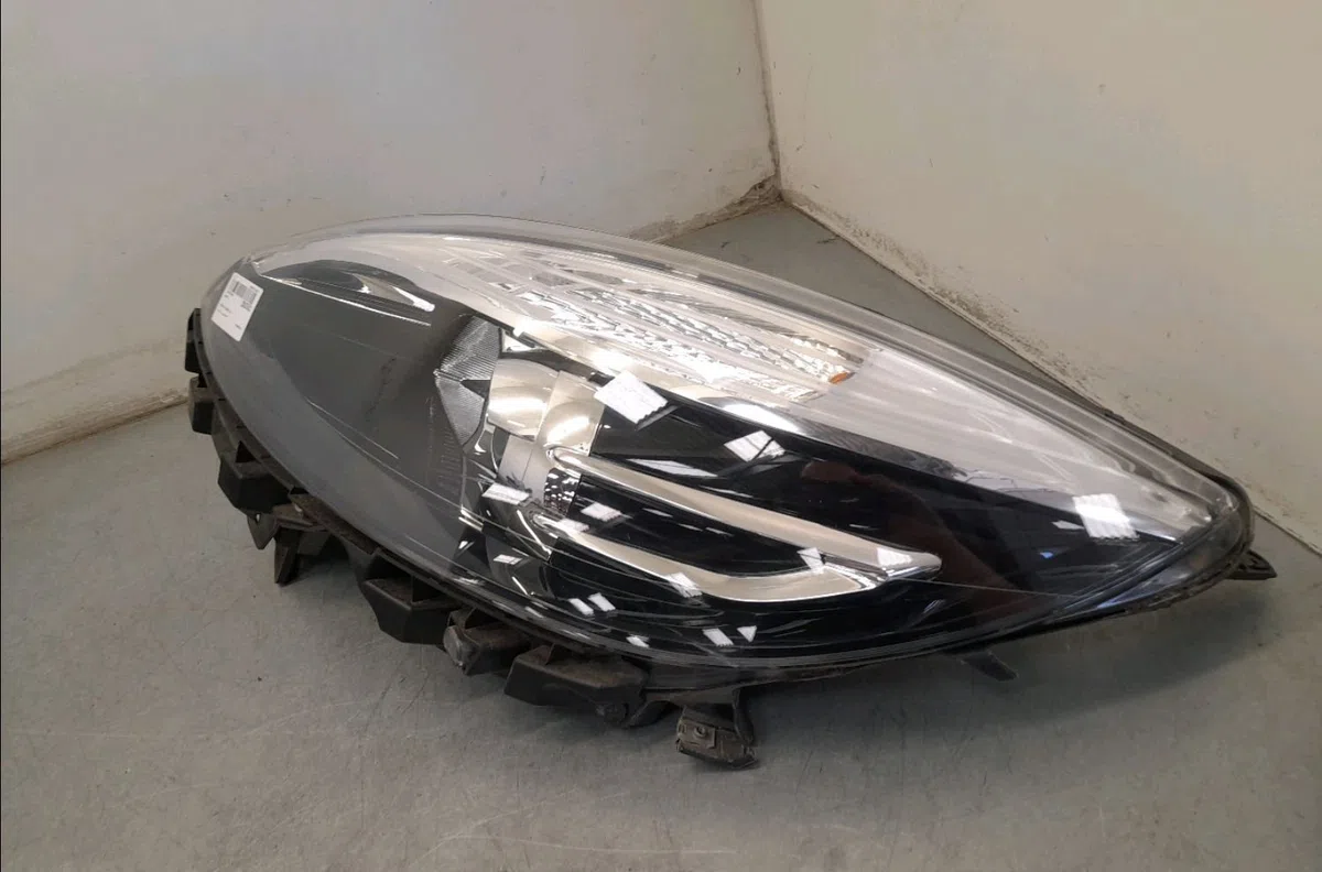 Phare droit Renault GRAND SCÉNIC III (JZ0-1_) 1.2 tce (jz16) (2013) occasion