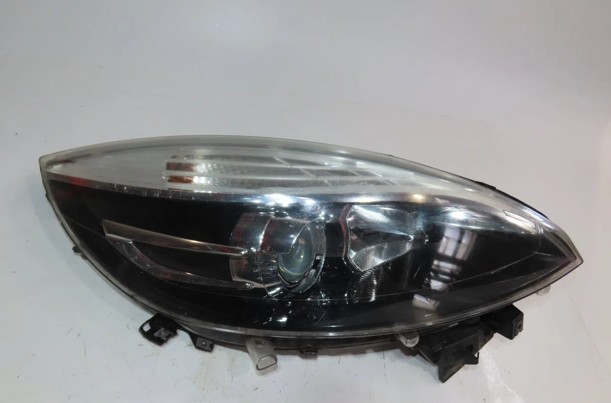 Phare droit Renault GRAND SCÉNIC III (JZ0-1_) 1.6 dci (jz00, jz12) (2011) 5 portes occasion