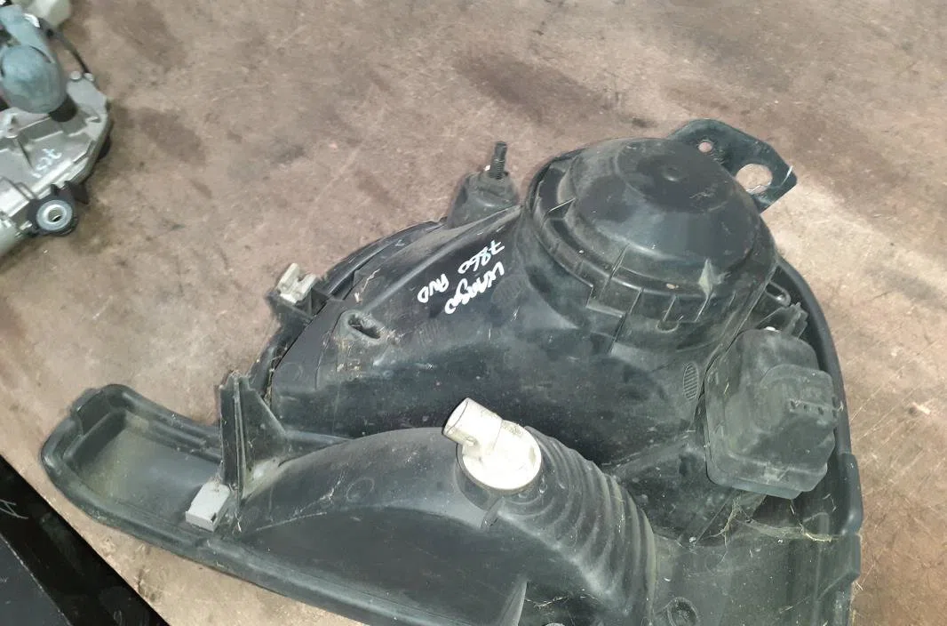 Phare droit Renault KANGOO (KC0-1_) D 65 1.9 (kc0e, kc02, kc0j, kc0n) (1997-2001) occasion